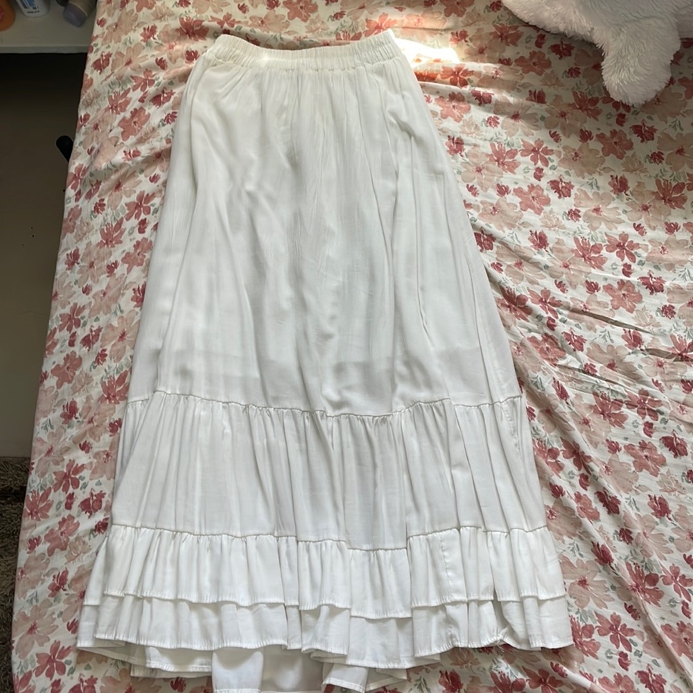 White maxi skirt with frills